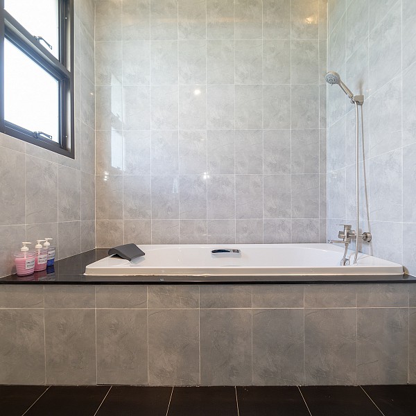 1 Bedroom Suite Pool Access