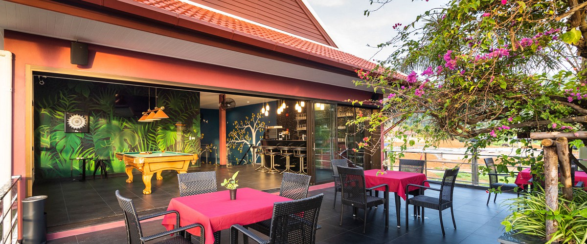 Restaurant & Bar