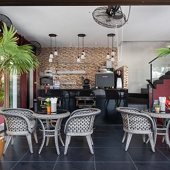 1 Bedroom Suite Pool Accessalt=