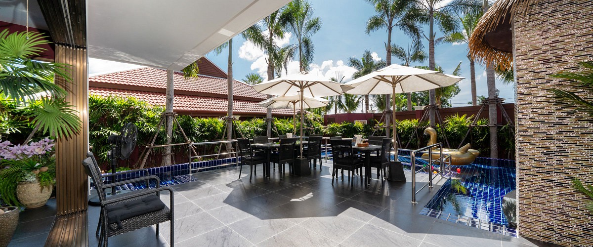 Pool Bar