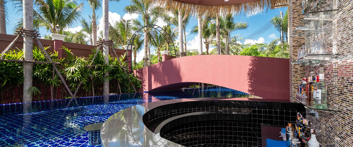 Pool Bar