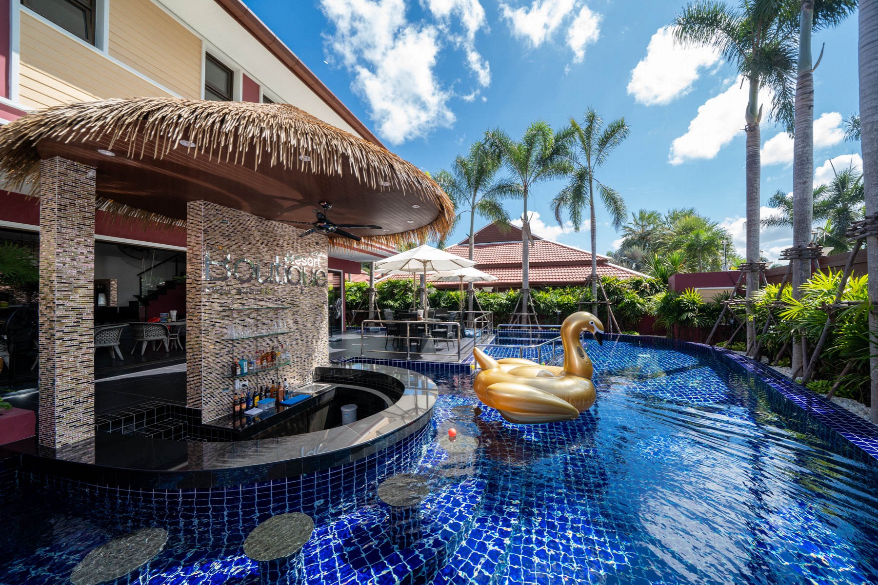 Pool Bar
